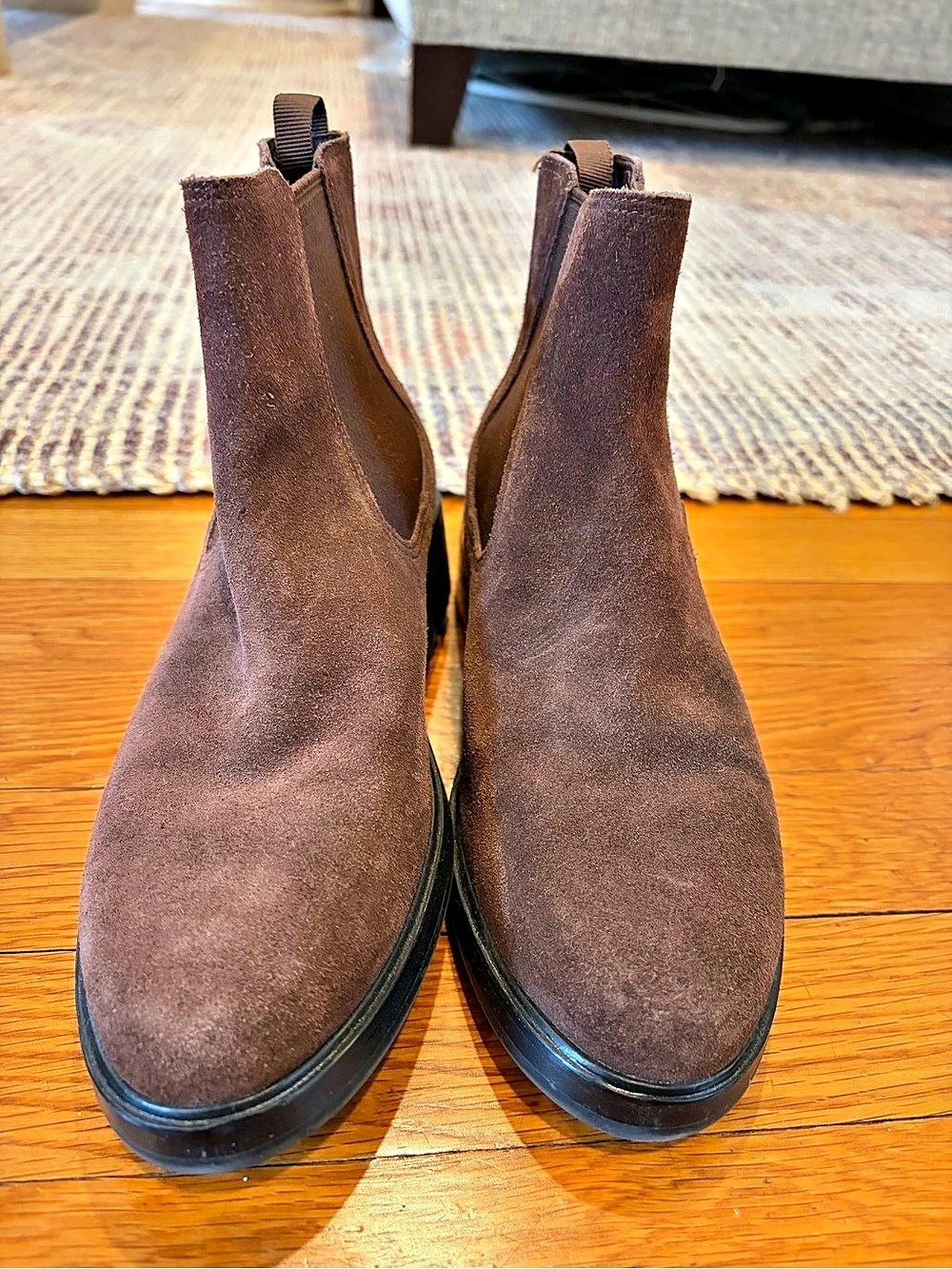 Everlane Brown Suede Chelsea Ankle Boots Like New size 7